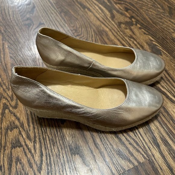 Blue Illusion Gold Espadrille Platform Sandals Size 8 - Picture 1 of 4